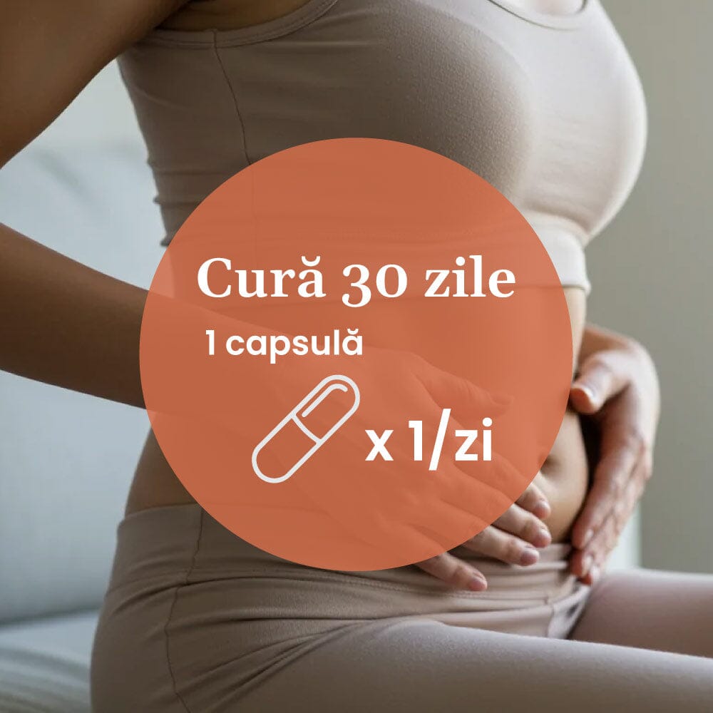 Element grafic circular afișat pe mijloc cu un text despre cura de 30 de zile cu Menstrana, sugerând 1 capsulă pe zi, având pe fundal imagine cu o femeie pe pat, cu mâinile pe abdomen.
