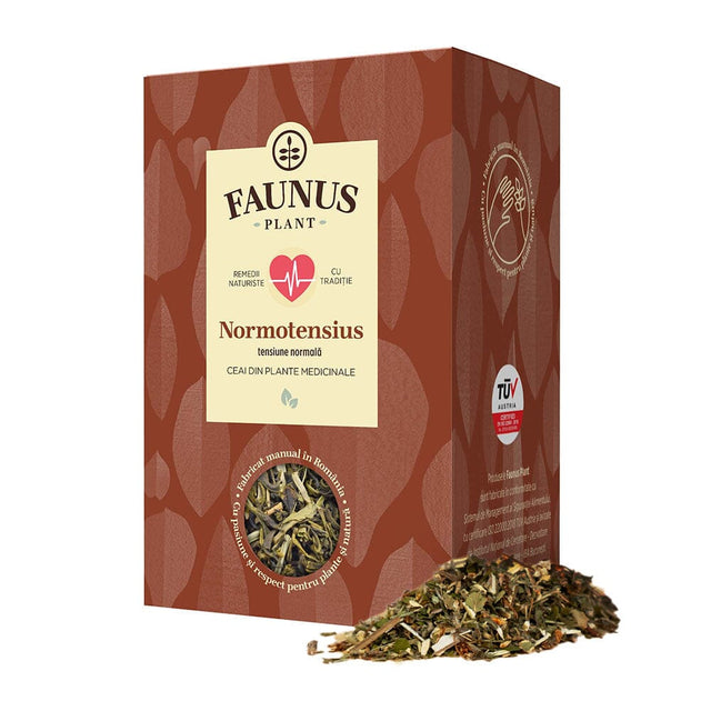 Cutie de Ceai Normotensius 90g de la Faunus Plant, vedere frontală, cu design maro și imaginea unui stilizat grafic pentru inimă, destinat menținerii tensiunii arteriale normale. Mostra de plante este plasată în partea de jos.