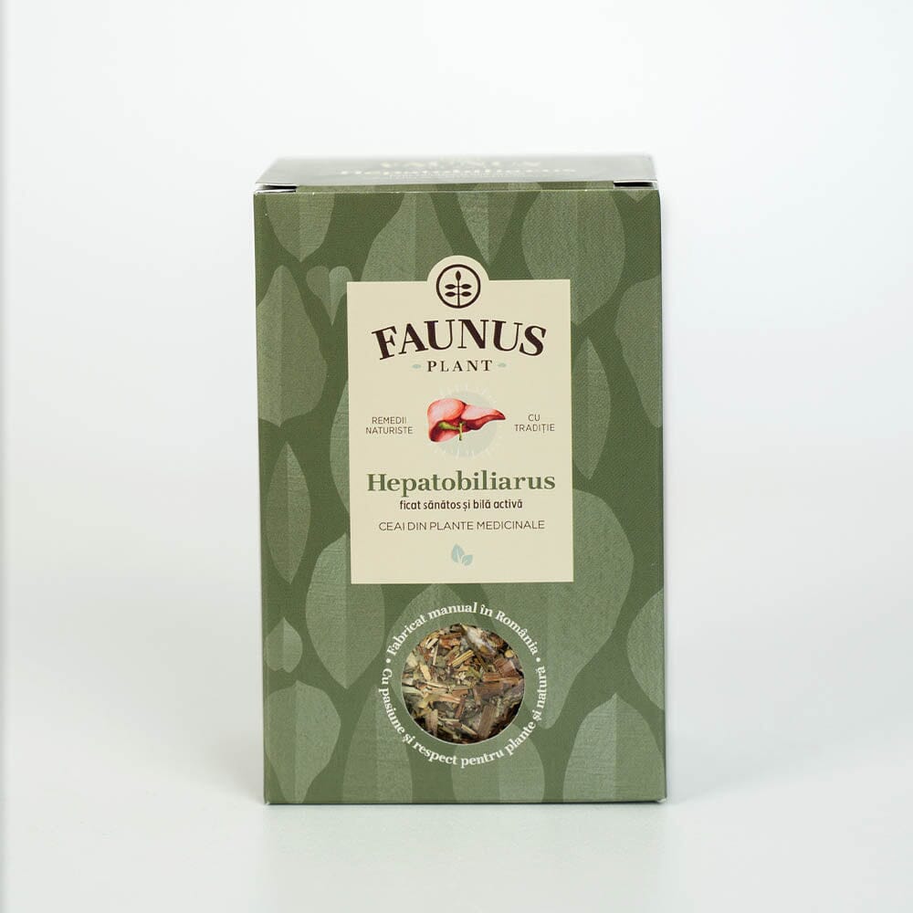 Cutie de Ceai Hepatobiliarus 90g de la Faunus Plant, vedere din față, așezată pe un fundal alb simplu. Ambalajul verde include o imagine stilizată a ficatului, promovând proprietățile sale benefice pentru sănătatea hepatică și biliară.