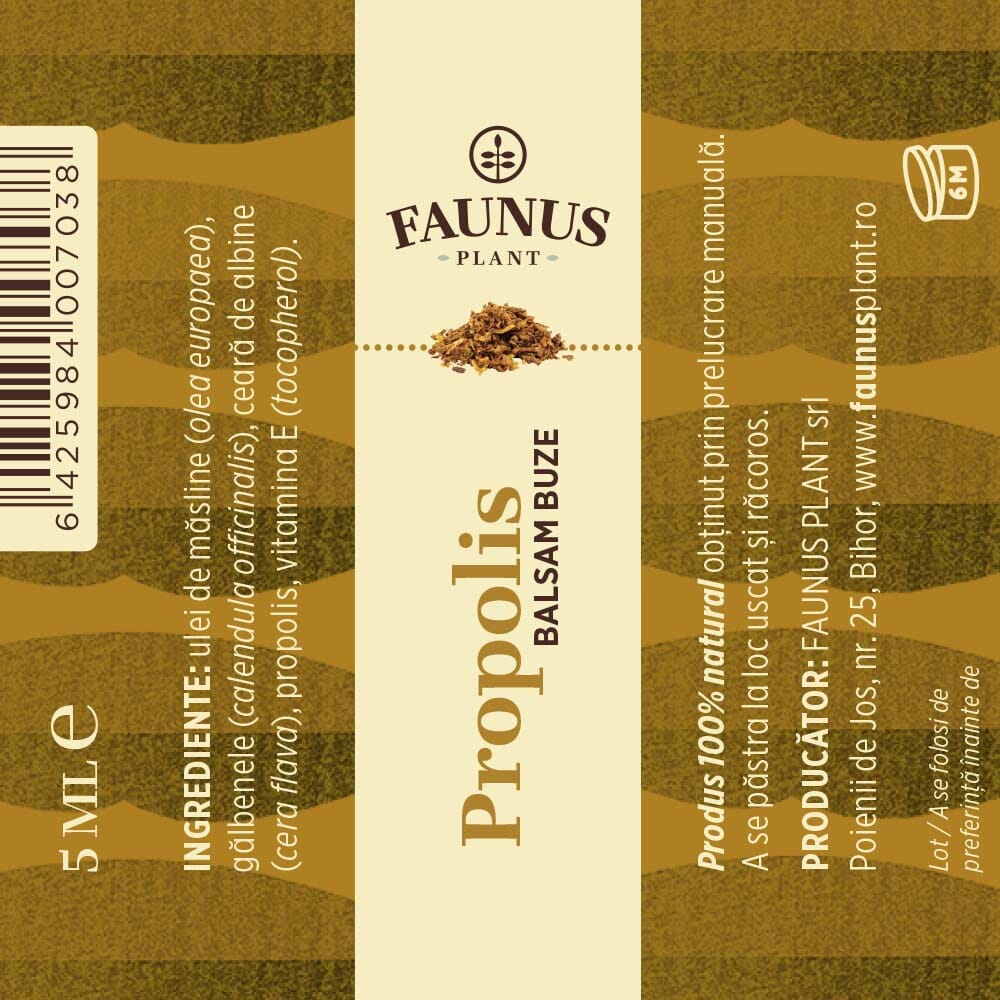 Eticheta desfășurată a Balsamului de Buze cu Portocală de la Faunus Plant cu ingrediente, condiții de păstrare și informații producător, pe fundal maro.