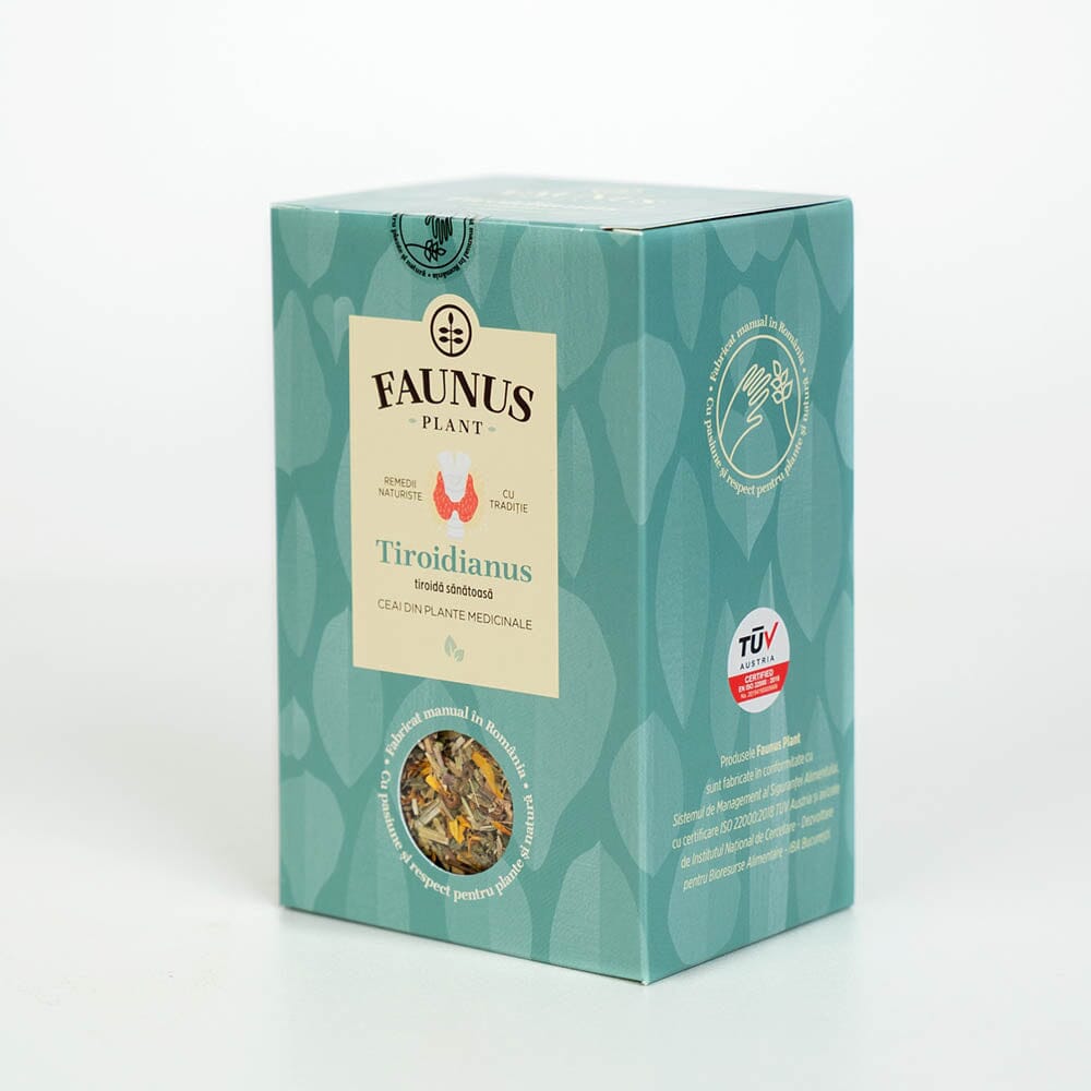 Cutie de ceai Tiroidianus 90g de la Faunus Plant, pozată din lateral, pe fundal alb, prezentând detaliile certificărilor și descrierea produsului pe partea laterală a ambalajului.