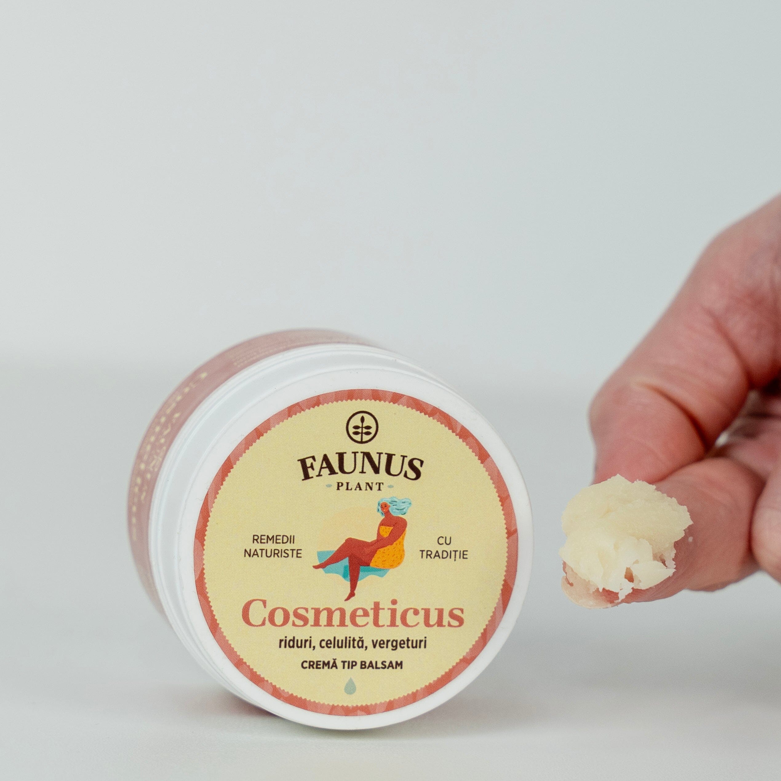 Textură Cremă Tip Balsam Cosmeticus de la Faunus Plant, prezentată pe deget, subliniind consistența sa cremoasă și capacitatea de hidratare intensă.