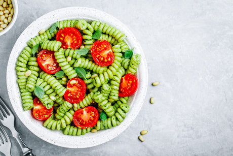 Paste cu pesto și roșii: rețetă simplă, aromată și rapidă