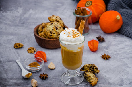 Pumpkin spice latte de casă, fără sirop și fără zahăr adăugat