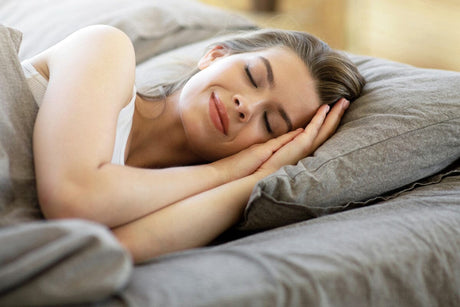 Cum să dormi mai bine: rutina de somn pas cu pas (sleepmaxxing)