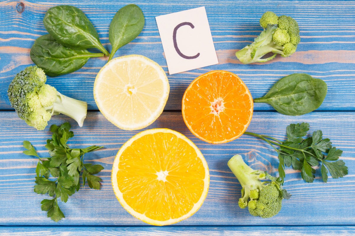 Lipsa de vitamina C: 9 semne pe care corpul tău le dă