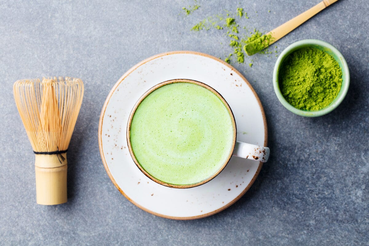 Matcha vs cafea: beneficiile ceaiului verde pentru energie și concentrare