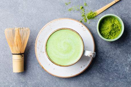 Matcha vs cafea: beneficiile ceaiului verde pentru energie și concentrare