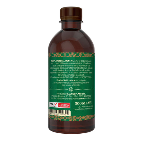 Flacon Sirop de Cătină de 500 ml fotografiat din dreapta, cu eticheta care subliniază atât modul de administrare alături de precauții și atenționări, cât și codul de bare, logo TUV Austria și spațiul pentru data expirării. | Cantitate - 500ml