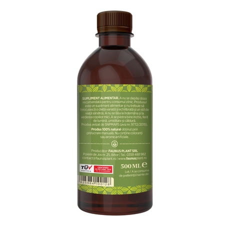 Flacon Sirop de Pin 500 ml fotografiat din dreapta, cu etichetă verde care subliniază atât modul de administrare alături de precauții și atenționări, cât și cod de bare, logo TUV Austria și spațiul pentru data expirării.  | Cantitate - 500ml