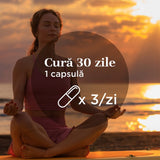 Element grafic circular cu modul de administrare capsule Chimen Negru, o capsulă de 3 ori pe zi timp de 30 zile, având pe fundal imagine cu o femeie care practică yoga în aer liber la apus.