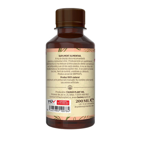 Flacon Sirop de Cătină cu Miere și Propolis fotografiat din dreapta, cu eticheta care subliniază atât modul de administrare alături de precauții și atenționări, cât și codul de bare, logo TUV Austria și spațiul pentru data expirării.