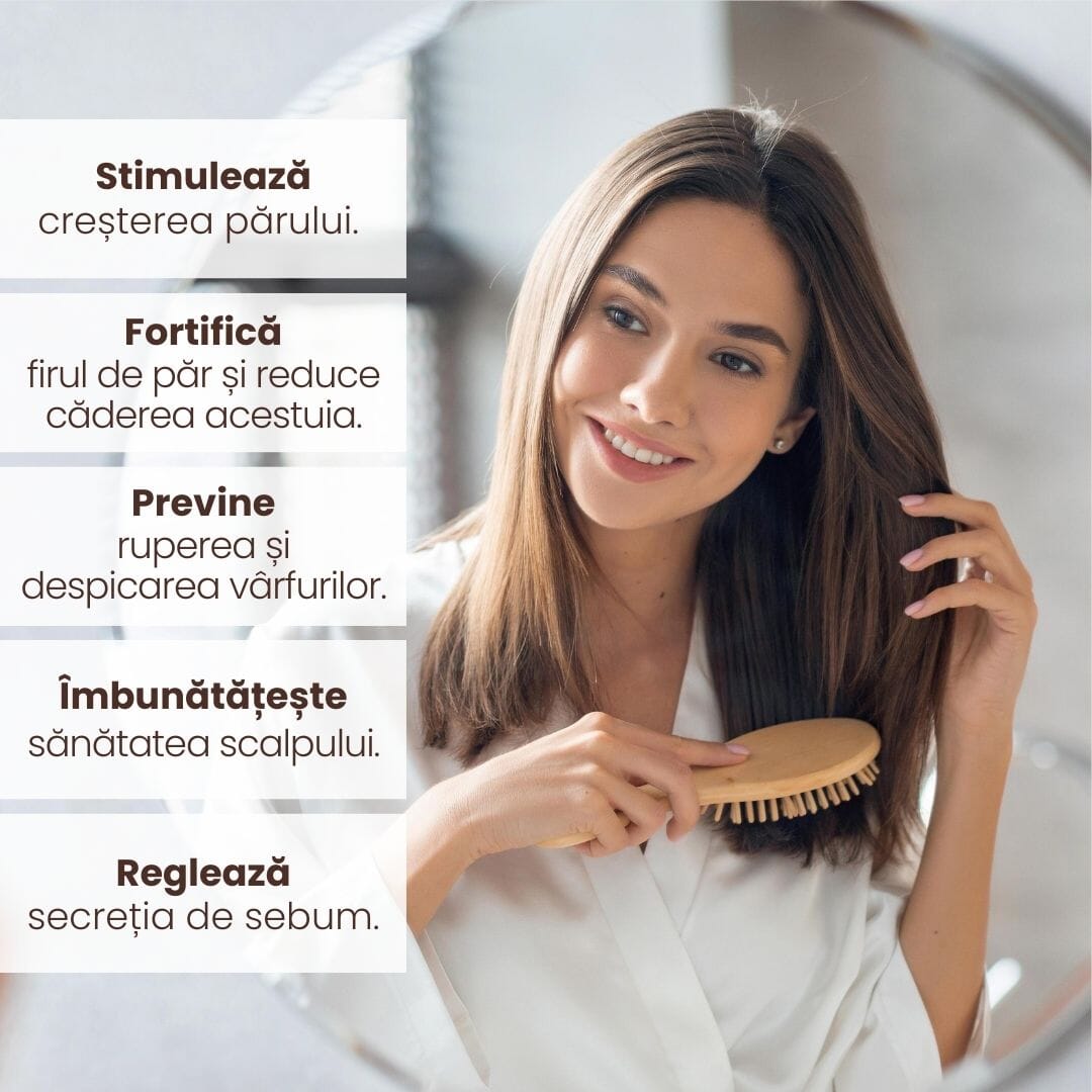 Listă de beneficii ale Pachetului Capilarus Forte: stimularea creșterii părului, fortificarea firului, prevenirea ruperii vârfurilor, îmbunătățirea sănătății scalpului și reglarea secreției de sebum. În fundal, imaginea unei femei cu păr lung, pieptănându-se.